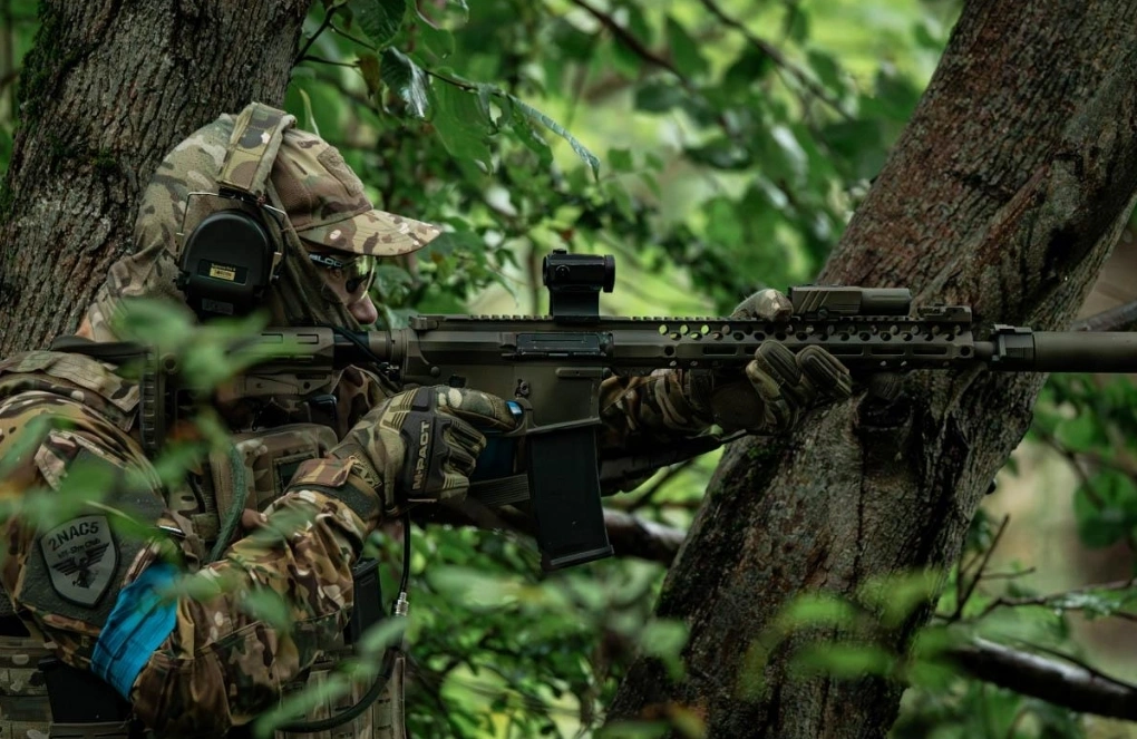 Airsofti mäng — meeskonnaliikmed lahinguväljal